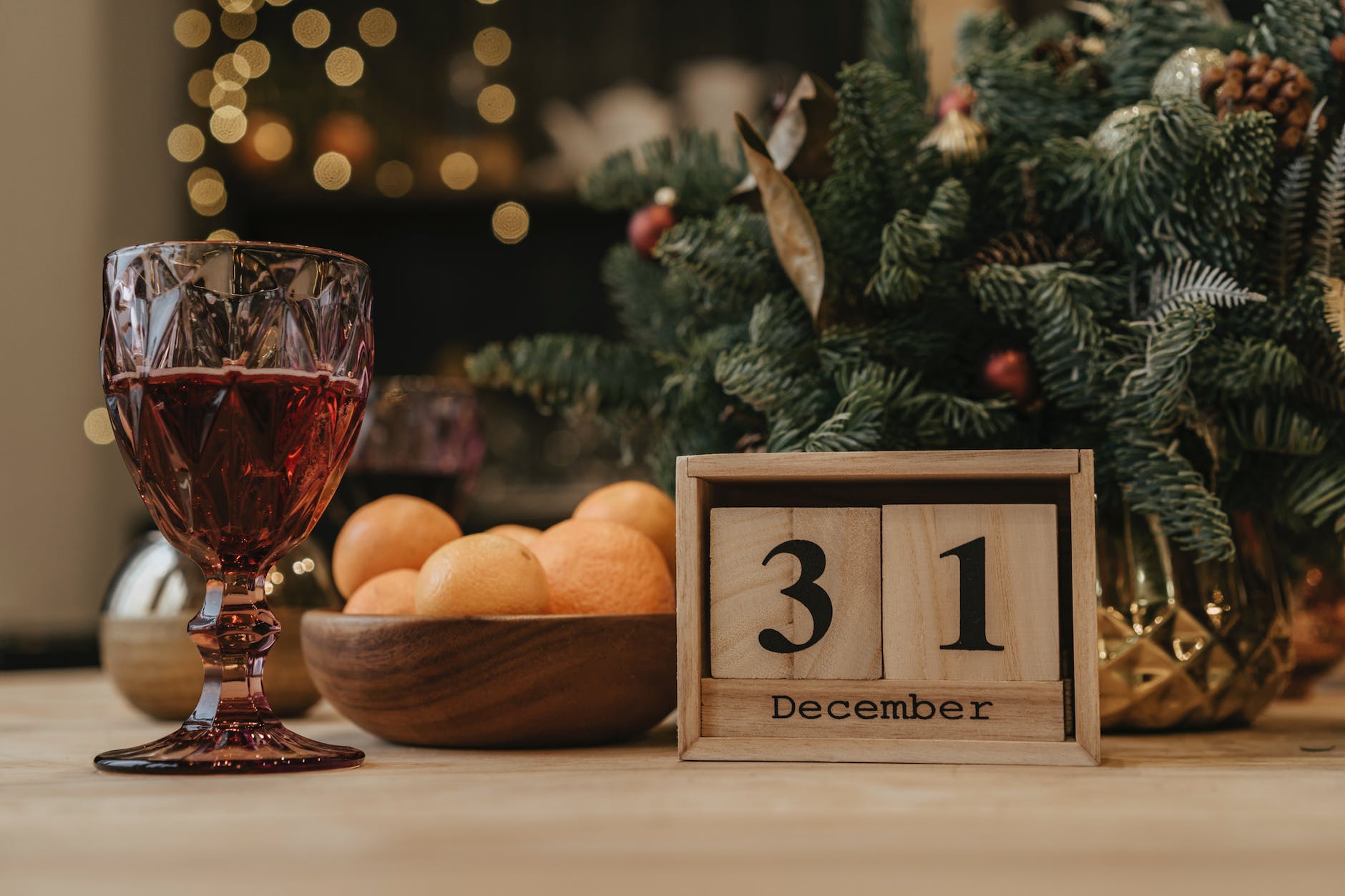 December 31st calendar, 10 end of year reflection prompts